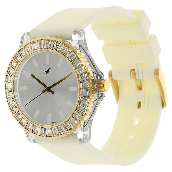 Fastrack Quartz Analog Silver Dial Plastic Strap Watch for Girls 9827pp01